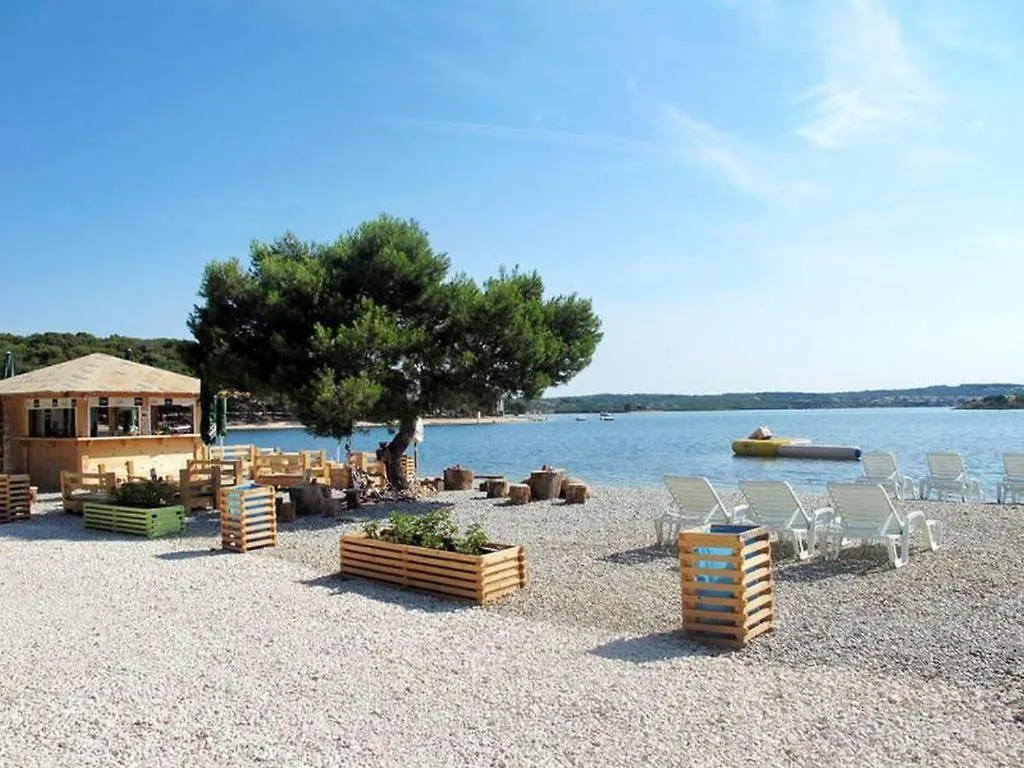 Apartment Percan Premantura 0*,