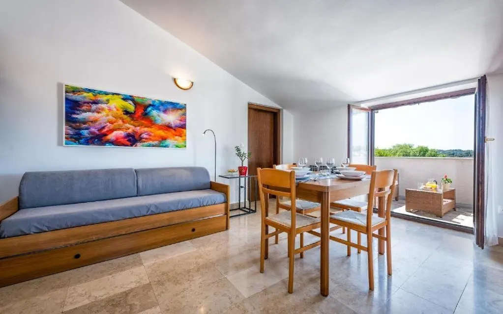 Apartment Percan Premantura 0*,